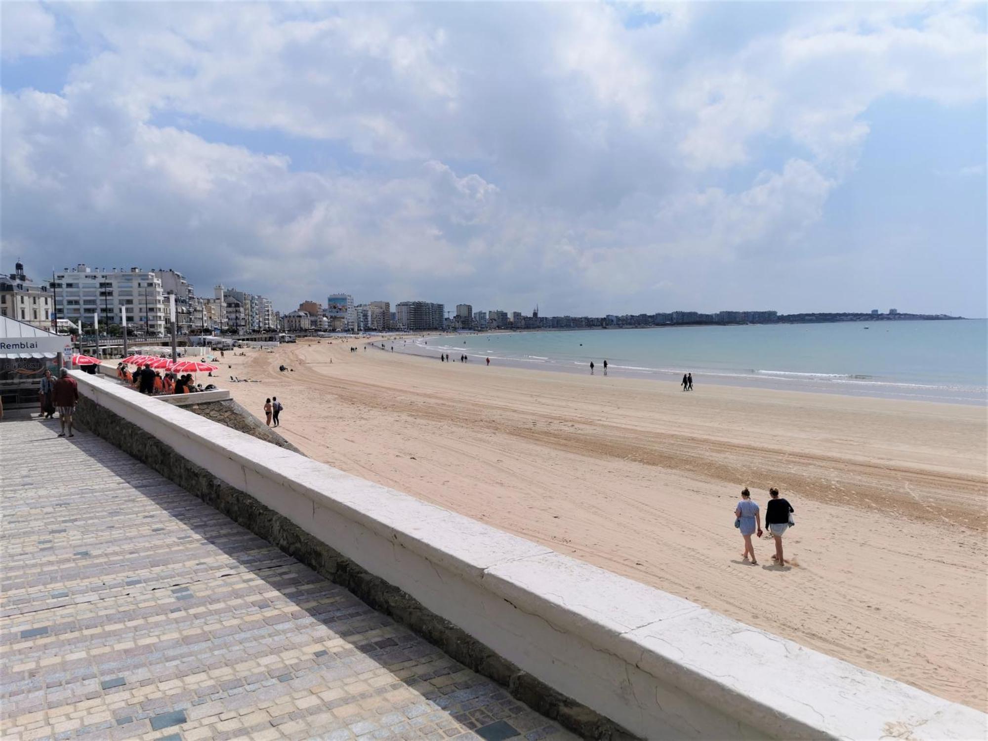 La Terrasse Apartment เลส์ซาบล์-โดล็อนน์ ภายนอก รูปภาพ